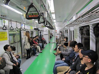 Un barbat din Deva se poate plimba gratuit cu metroul din capitala. Vezi cum e posibil