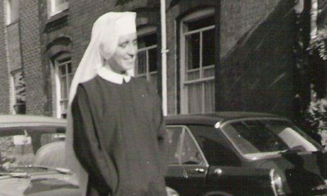 De la maicuta, terapeut sexual. Povestea de viata a femeii care a inlocuit Biblia cu Kama Sutra