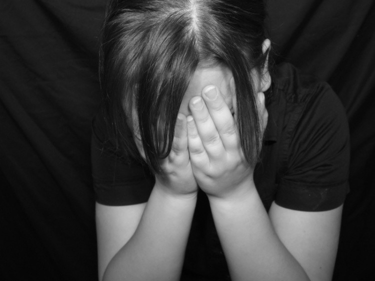 A incercat sa cumpere cu 15.000 de euro tacerea familiei unei minore cu care fiul sau a facut sex