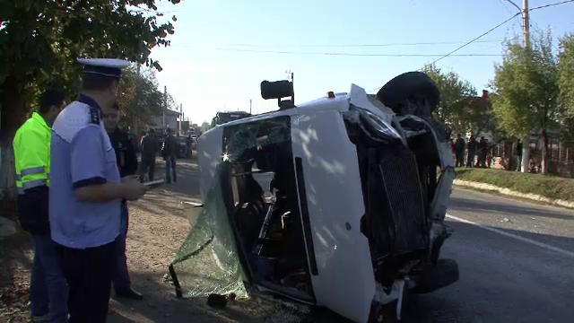 Accident pe DN7. Imprudenta soferului unui bolid a bagat in spital un tanar de nici 25 de ani