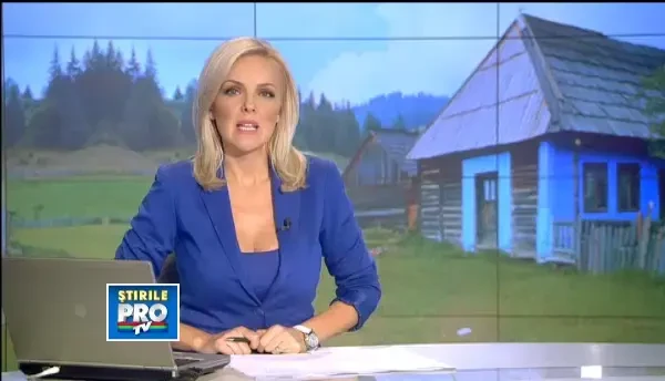 La doar 11 ani, Leontin merge pe jos 4 kilometri pana la scoala si isi face temele la lumanare