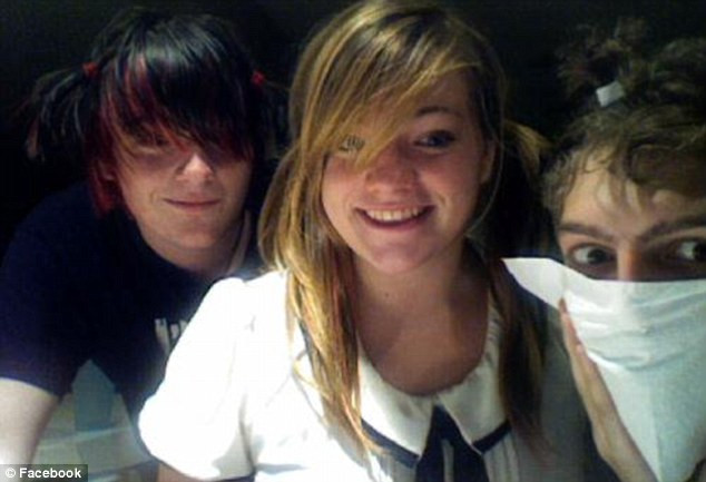 Poveste impresionanta in SUA. Cum si-au sustinut sute de elevi colega care fusese ironizata