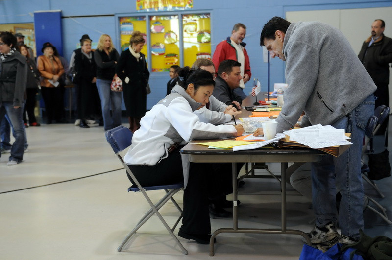 Alegeri SUA 2012. Alegatorii din SUA care nu voteaza sunt prea ocupati ori s-au saturat de politica