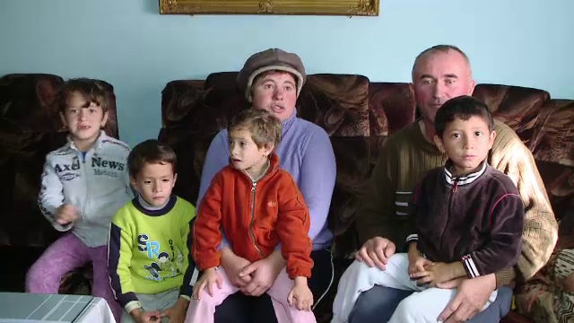 Copiii adoptati rabda de foame sub ochii asistentilor maternali. Nu au mai primit bani de patru luni