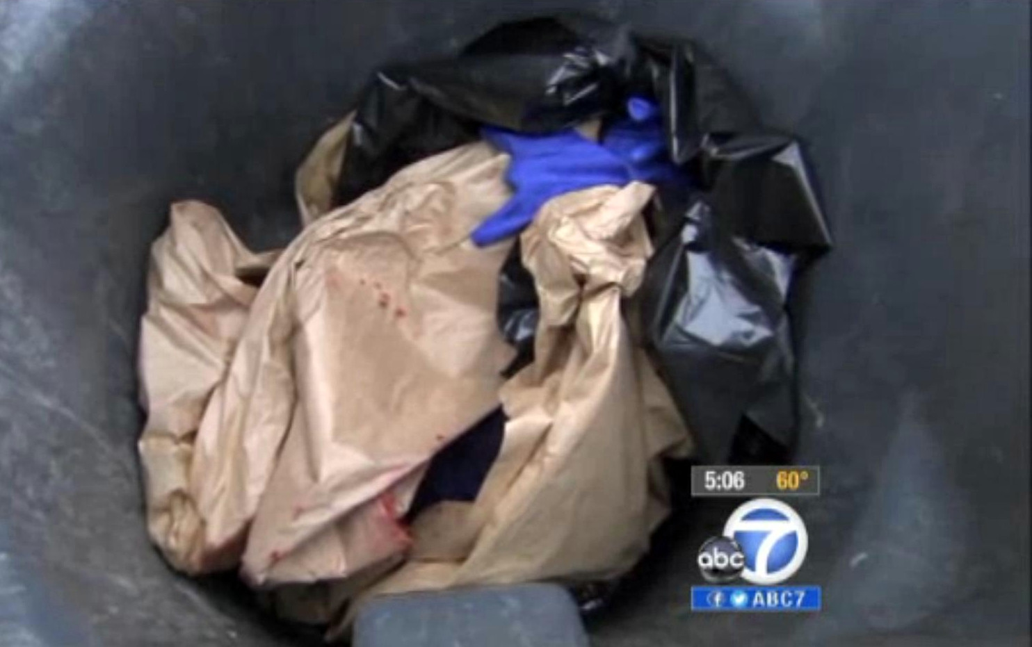 Insulta la adresa lui Mitt Romney: un porc mort, imbracat cu un tricou al fostului candidat. VIDEO