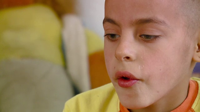 Povestea emotionanta a unui copil de 8 ani care a fost gasit ratacind pe o strada din Navodari