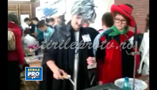 Ziua in care joaca cu focul a fost permisa. Festivalul stiintei a atras mii de elevi aradeni