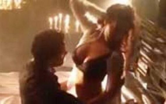 Si-a surprins iubita in momente intime alaturi de un alt barbat. Continuarea e halucinanta