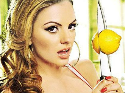 Tatal Alexandrei Stan, dupa incidentul cu managerul artistei: "A fost aruncata ca o carpa in strada"