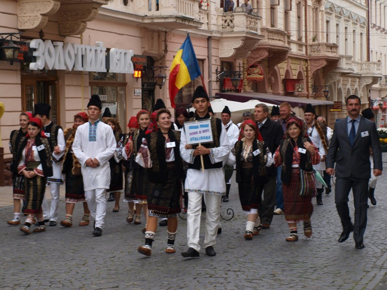 Limba romana devine limba regionala intr-un nou sat ucrainean din regiunea Cernauti