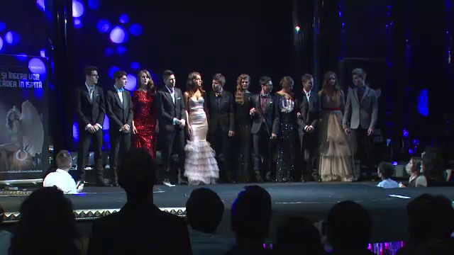 Distractie de Balul Bobocilor, in prag de Craciun. Liceele care si-au amanat petrecerea pentru teze