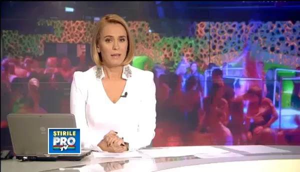 Balul Bobocilor 2012: Parintii platesc, magazinele si cluburile profita, elevii se distreaza