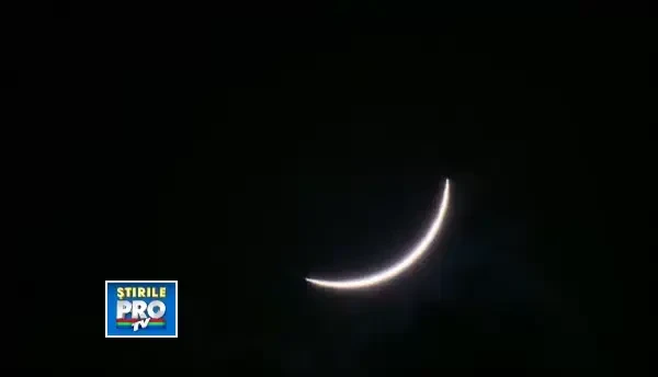 Eclipsa totala de soare, vizibila in Australia. Zeci de mii de oameni au urmarit-o pe viu