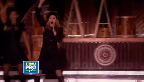 Madonna a fost calarita de PSY pe ritmurile Gangnam Style in fata a 20.000 de oameni