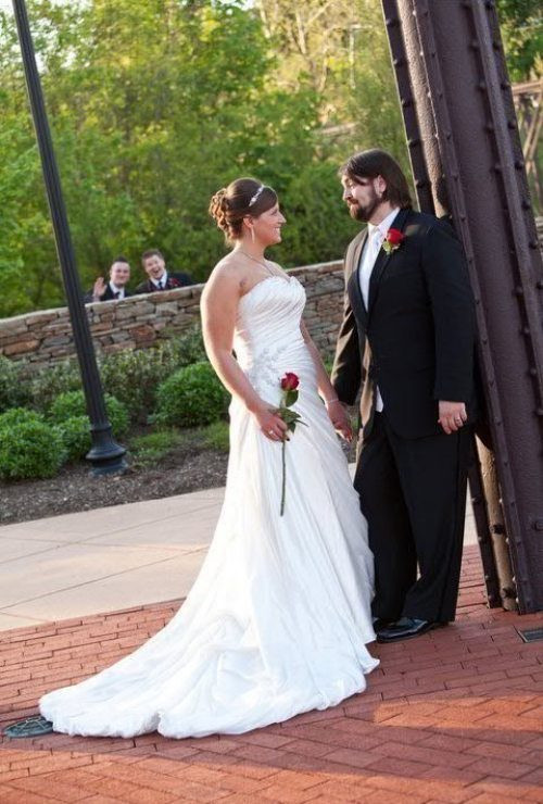 Fotografia de nunta care va face istorie. Cum a fost surprins un preot, imediat dupa cununie. FOTO