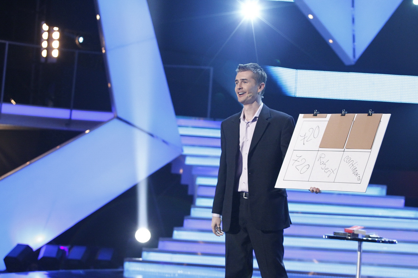 Laurette, in ringul de la Dansez pentru tine. Concurentii danseaza folclor international si tango