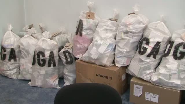 Doctorita din Bacau arestata pentru luare de mita le dadea medicamente expirate pacientilor, in plic