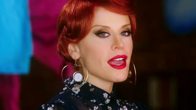 Loredana le-a pregatit fanilor o toamna plina de surprize. Un videoclip nou, un album si un concert