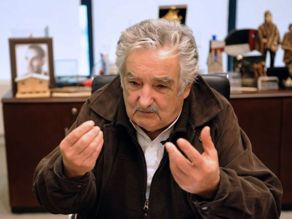 Cel mai sarac presedinte din lume face agricultura la ferma sa si-si doneaza toate veniturile