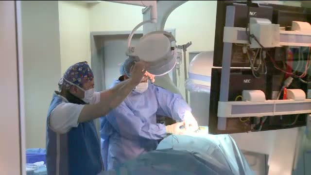 Neurostimulatorul, procedura inovatoarea ce salveaza pacientii de durerile insuportabile la coloana