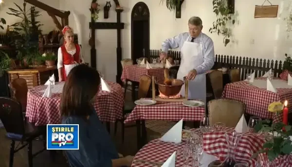 Sute de turisti din toata Europa mananca in fiecare saptamana gulas preparat de maestrul Tamas