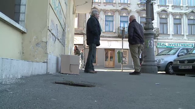 Un canal fara capac, capcana care a asteptat-o pe o turista franceza in fata unui restaurant aradean