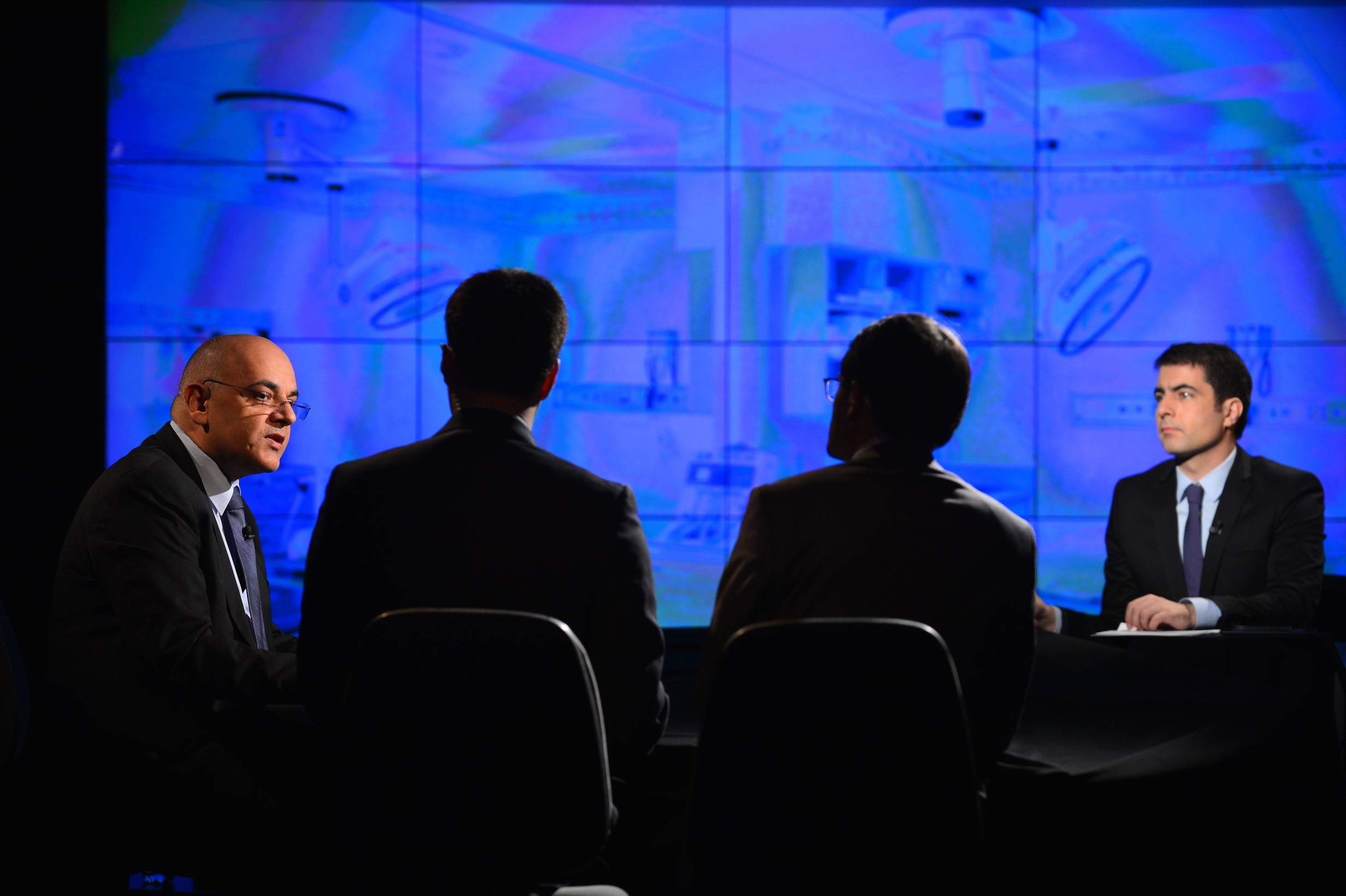 Arafat: Achizitiile pe termen lung de aparatura, materiale si medicamente scumpe vor fi centralizate