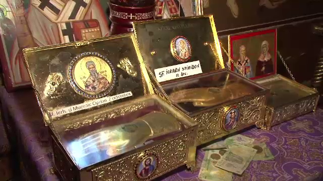 La ce se inchina romanii si cat de autentice sunt cele 2.600 de moaste din tara