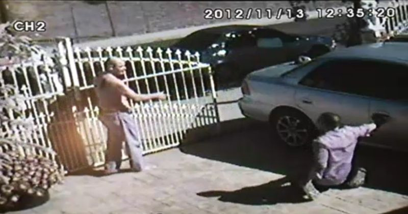 VIDEO. Momentul in care un hot il roaga pe barbatul pe care l-a jefuit sa il lasa sa plece in viata