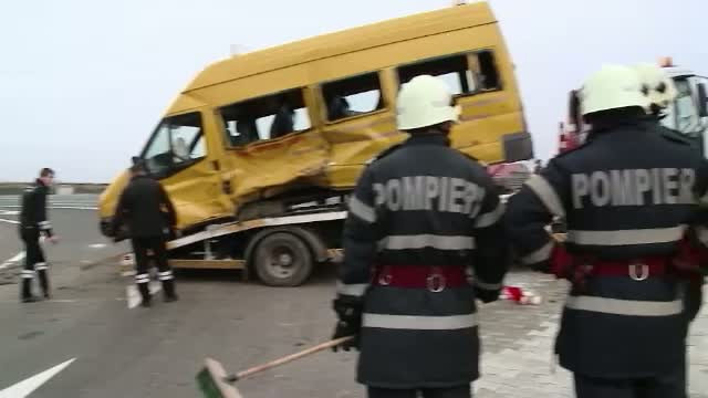 O invatatoare de 34 de ani a murit in accidentul in care a fost implicat un microbuz scolar, la Iasi