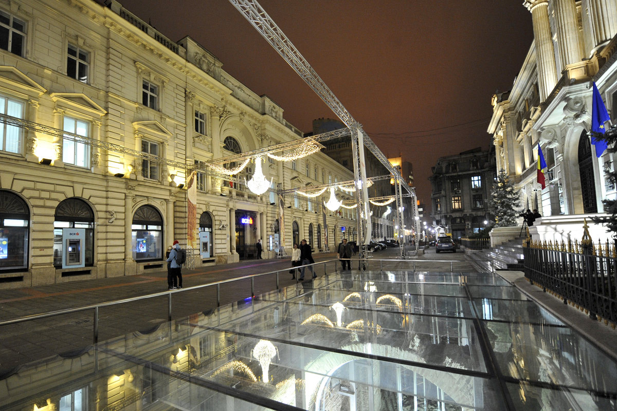 Centrul vechi al Capitalei, luminat ca la Viena. GALERIE FOTO