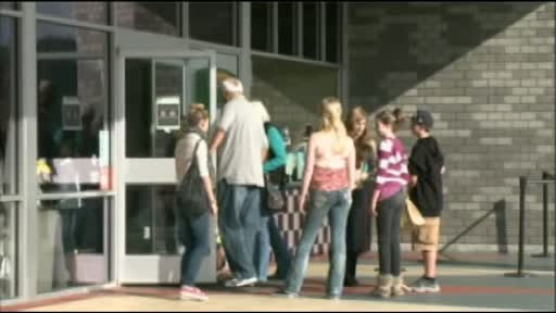 Arma unui politist din California s-a descarcat intr-un cinematograf unde rula ultimul film Twilight