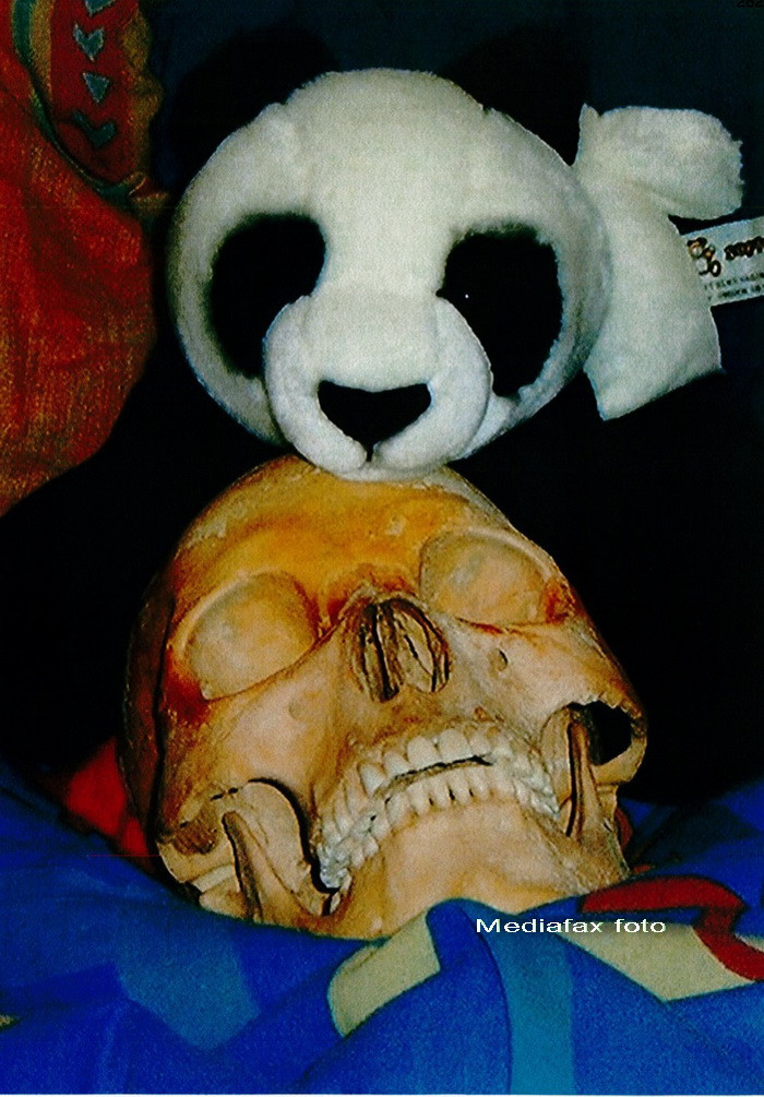 “Imi iubesc barbatul oricum ar fi, viu sau mort”. Descoperirea facuta de politisti intr-o locuinta