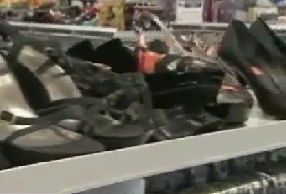 A vrut sa faca o fapta buna, dar era sa-l omoara sotia. Ce a donat impreuna cu o pereche de pantofi