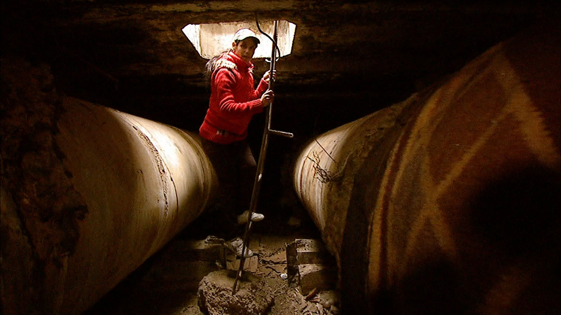 Orasul de sub Bucuresti - imagini socante din viata oamenilor strazii