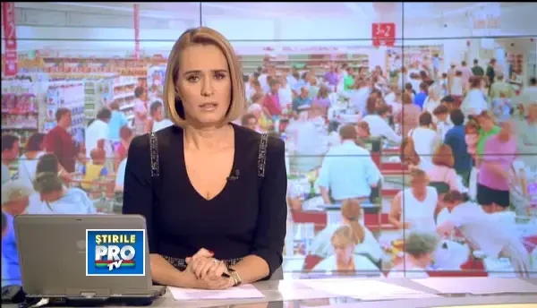 Joia neagra a cumparaturilor cu reduceri. Sute de oameni au impartit coate pentru faina si fasole