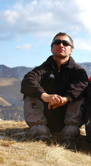 Moment de cumpana pentru un alpinist. Va putea merge din nou numai cu ajutorul unei operatii