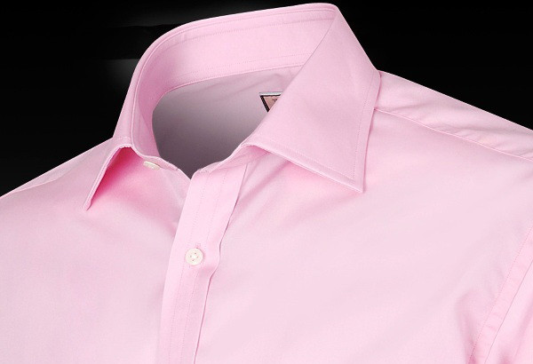 Barbatii care poarta camasi roz castiga anual 1.000 de lire sterline mai mult decat ceilalti