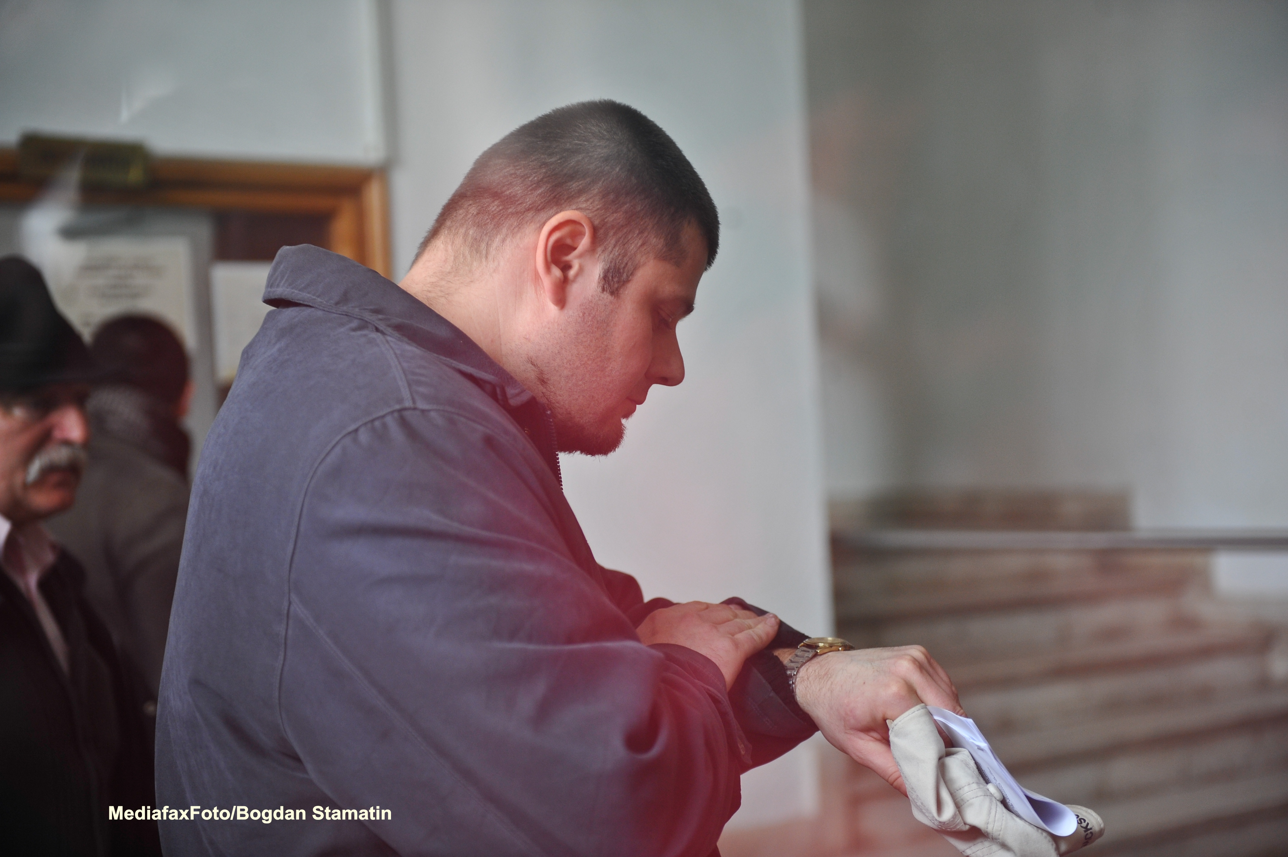 Csibi Barna, cu o pancarta cu "La revedere Romania", la mitingul pentru autonomie de la Sf. Gheorghe