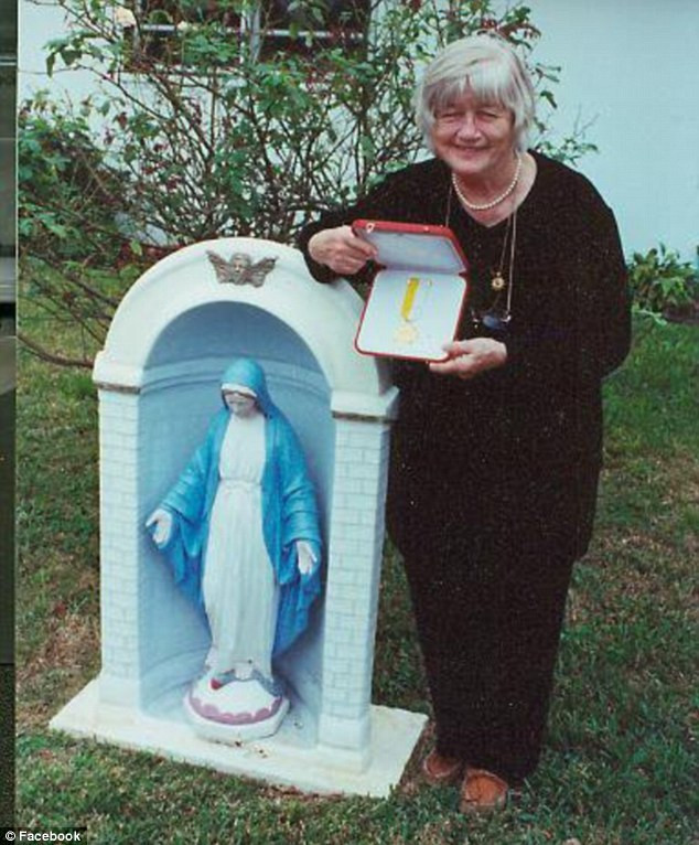 "Mi-a zambit si a murit". Povestea femeii tinuta in viata de familie 42 de ani, desi era in coma