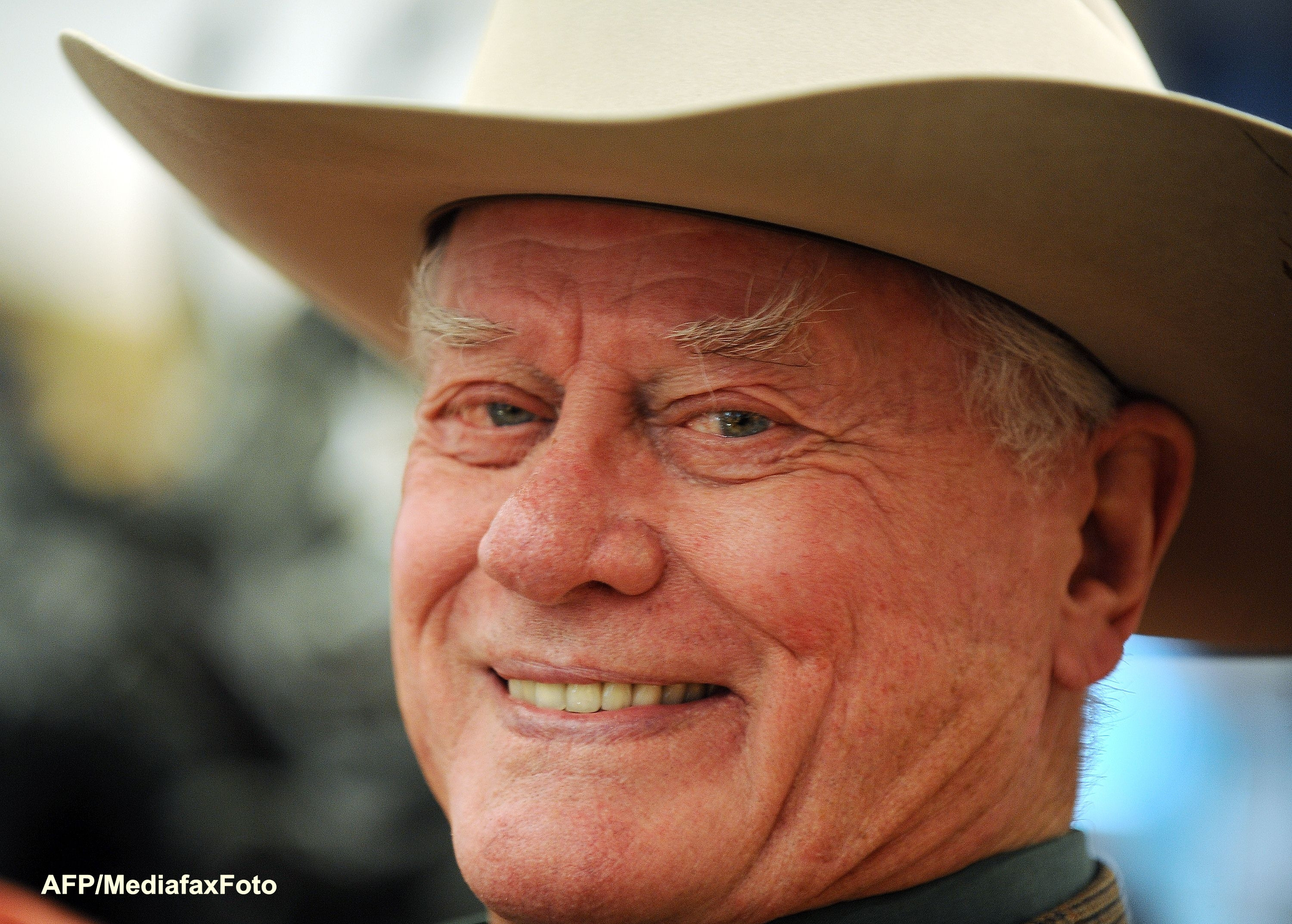 "Iti multumesc, J.R., pentru ca ai salvat Romania". Ce a insemnat Larry Hagman in comunism