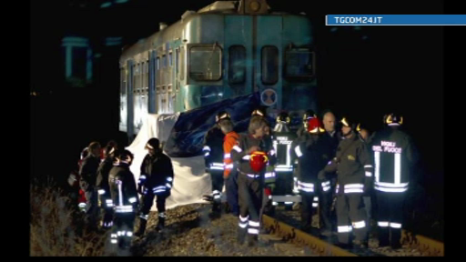Sase romani, spulberati pe o sosea din Italia. Microbuzul in care se aflau, lovit in plin de tren