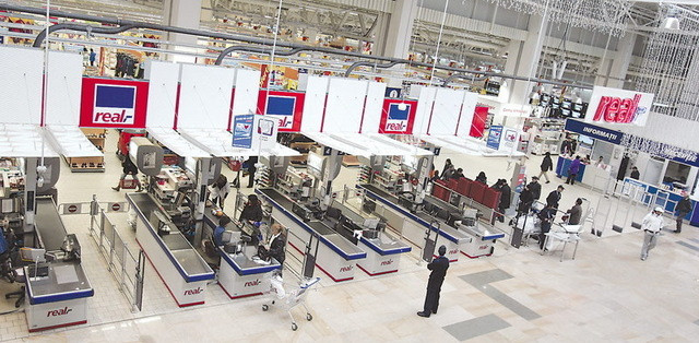 Tranzactia anului ar putea fi semnata joi: Real pleaca din Romania. Ce se intampla cu Auchan