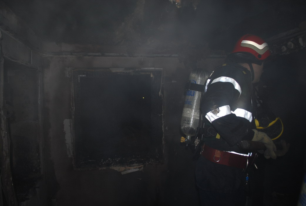 Incendiu la Oradea. O anexa gospodareasca a fost curpinsa de flacari