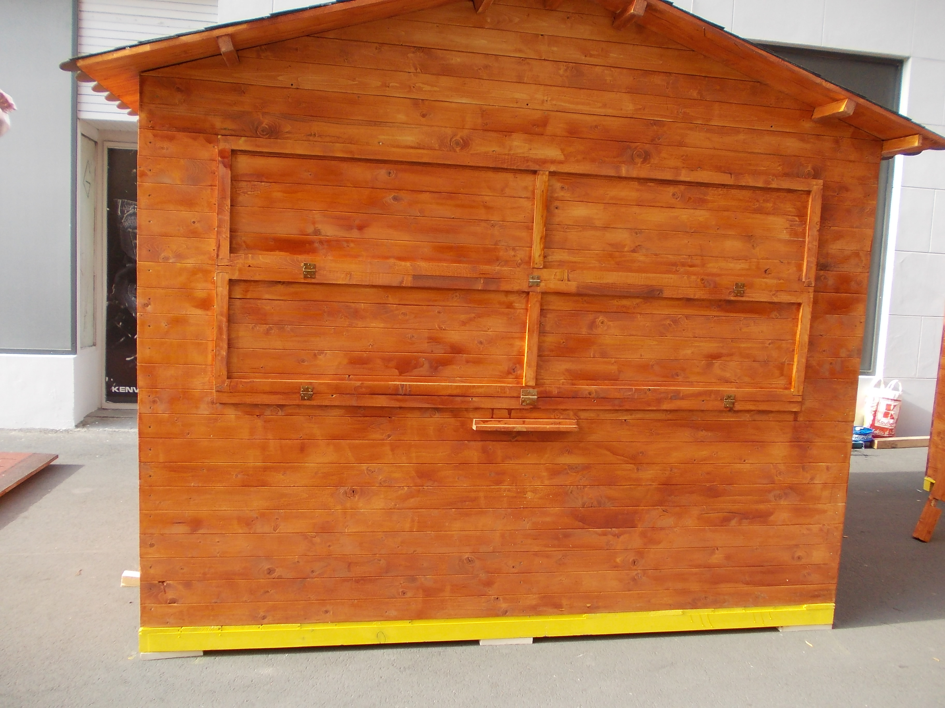 Primele casute pentru Targul de Craciun au fost montate deja. Vezi GALERIE FOTO