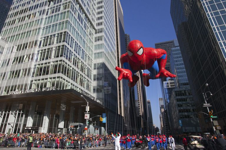 "Sunt realmente socat." Cu ce a plouat in NY peste oamenii stransi la parada de Ziua Recunostintei