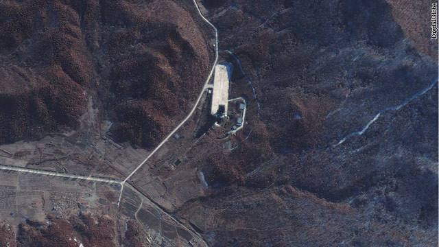 "Se pregatesc sa lanseze rachete." Ce a surprins un satelit intr-o baza militara din Coreea de Nord