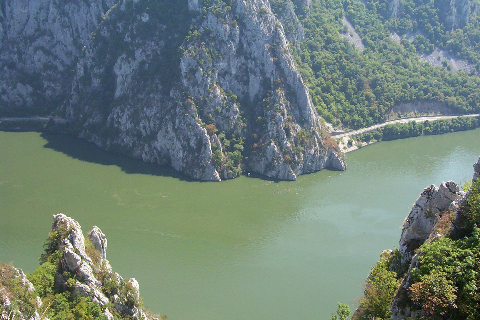 Granita dintre doua culturi: Locul in care "sarbu-i frate cu romanul": Descopera fascinanta lume de pe Clisura Dunarii