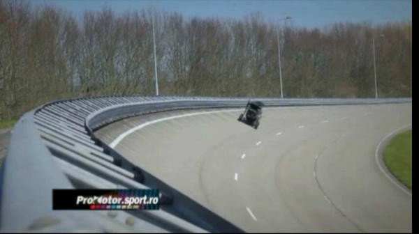 VIDEO Olandezii zburatori! A aparut prima masina care mananca asfaltul de zboara!