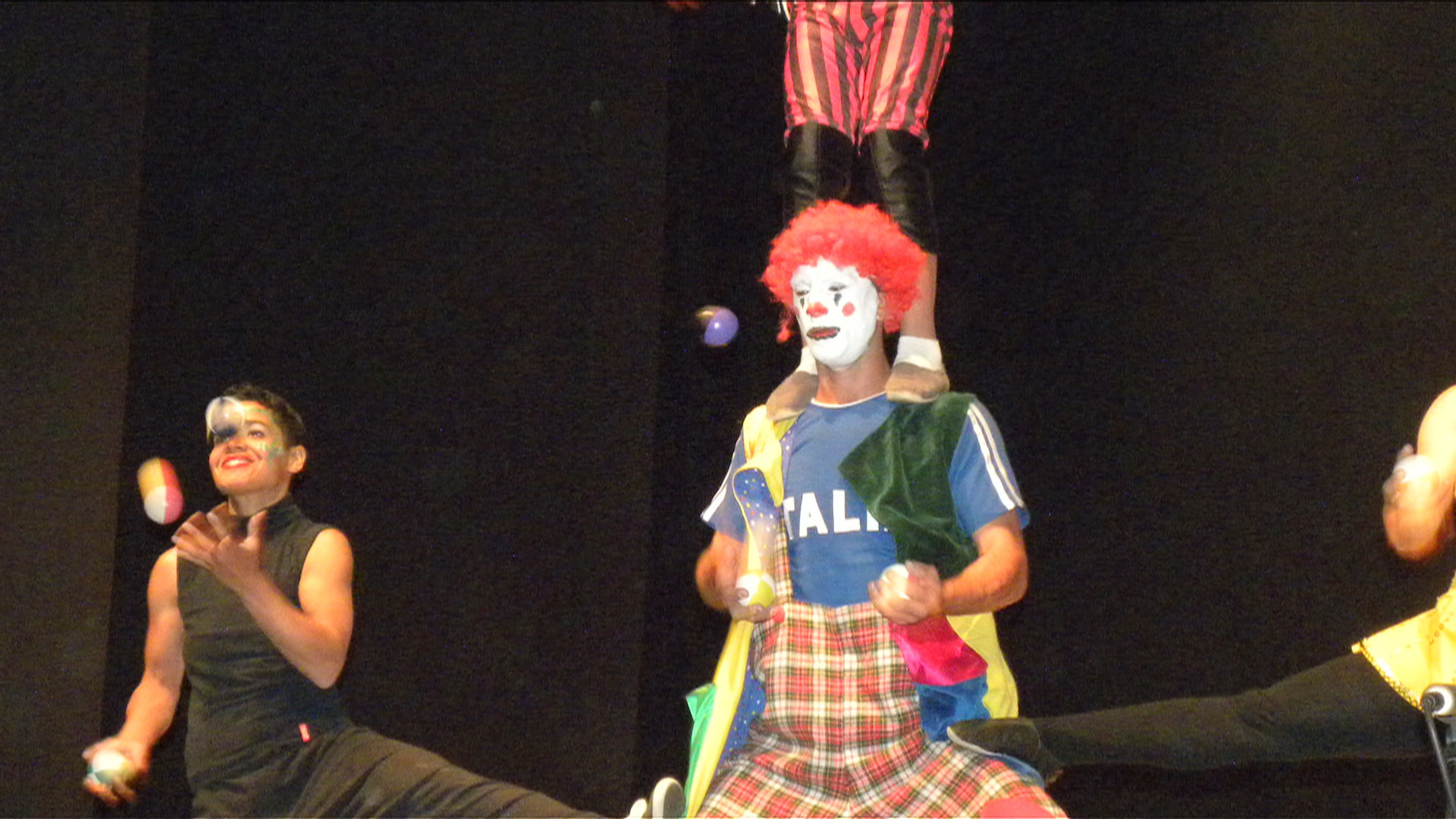 Interviu cu Andrei, ziua circar,noaptea aurolac:Mama stie ca sunt in Bucuresti, nu ca stau pe strada